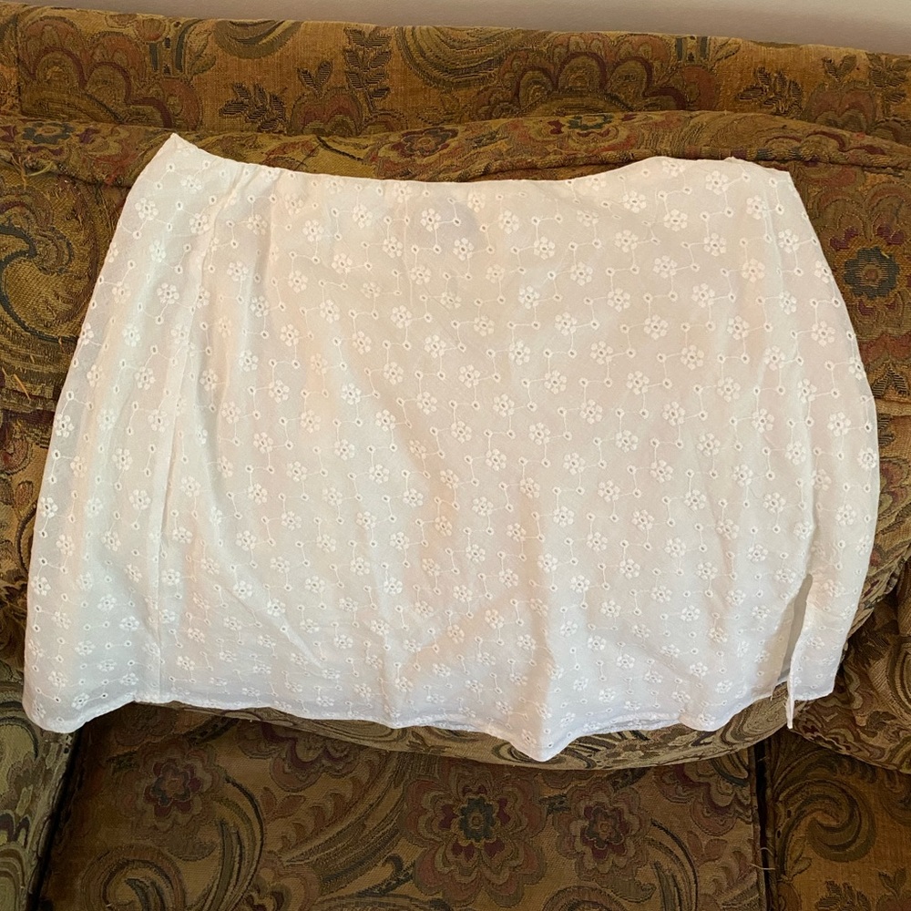 White Fox Boutique, Brand New, White floral skirt, never worn